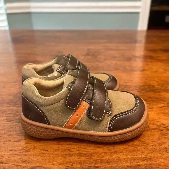 Livie and Luca boys shoes size 4 - Picture 1 of 9